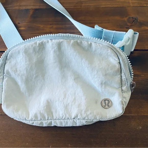 Lululemon Powder Blue 1L Everywhere Belt Bag - Picture 8 of 15